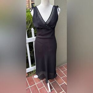 Black Flowing Silhouette Knee Length Dress with Sequins Embellished V-neck Size